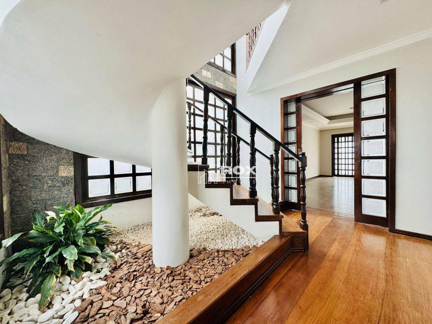 Casa à venda com 5 quartos, 350m² - Foto 14