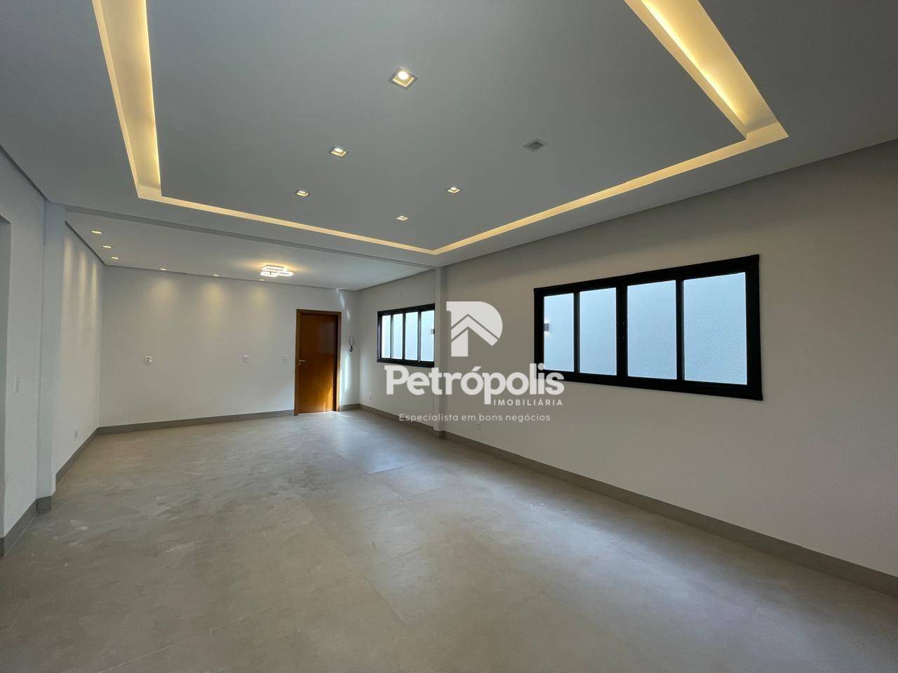 Casa à venda com 3 quartos, 202m² - Foto 3