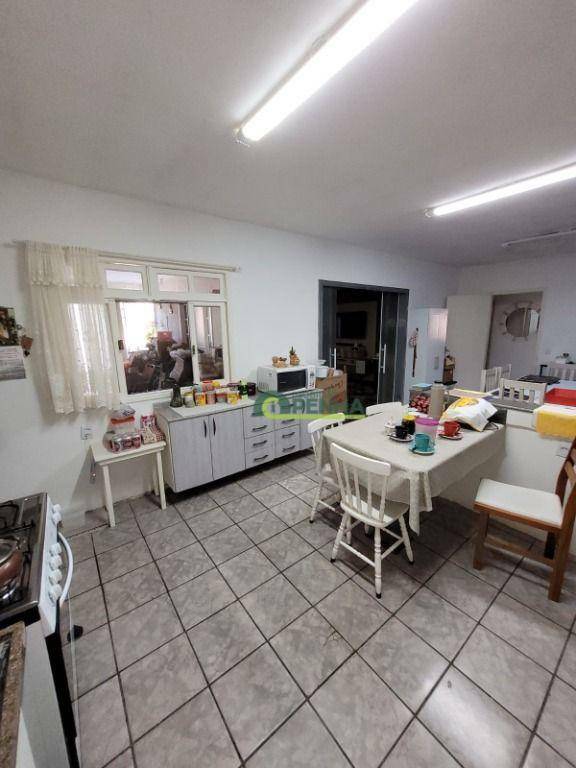 Casa à venda com 5 quartos, 130m² - Foto 14