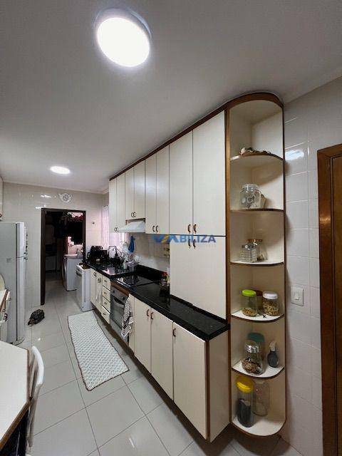 Apartamento à venda com 3 quartos, 162m² - Foto 4