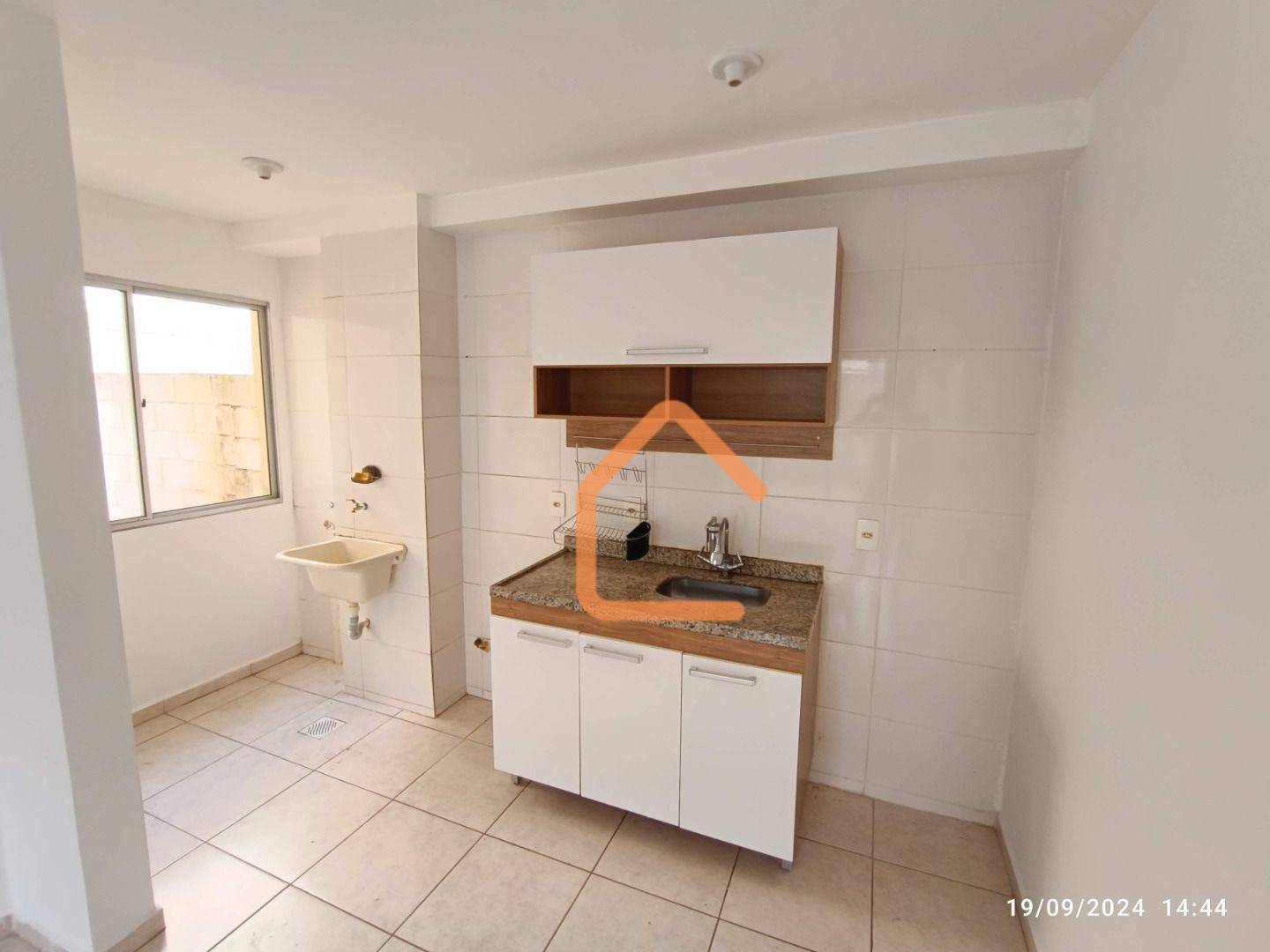 Apartamento à venda com 2 quartos, 48m² - Foto 2