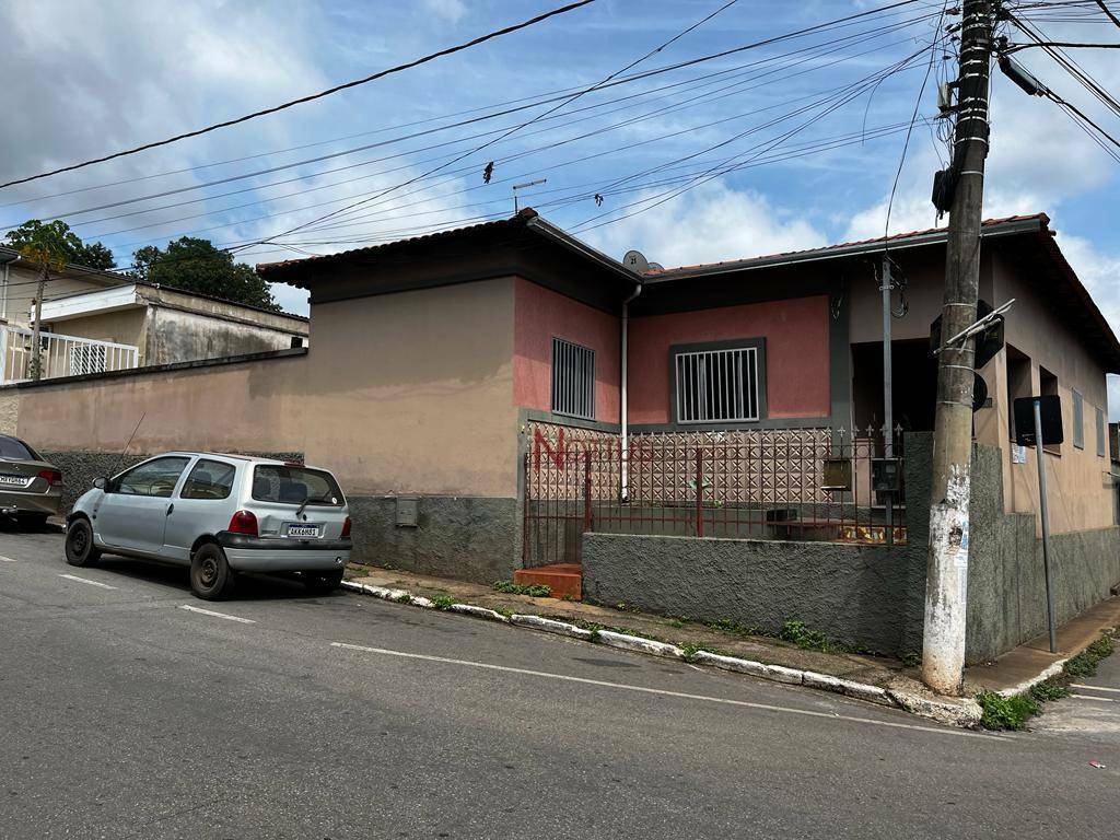 Casa à venda com 4 quartos, 387m² - Foto 1