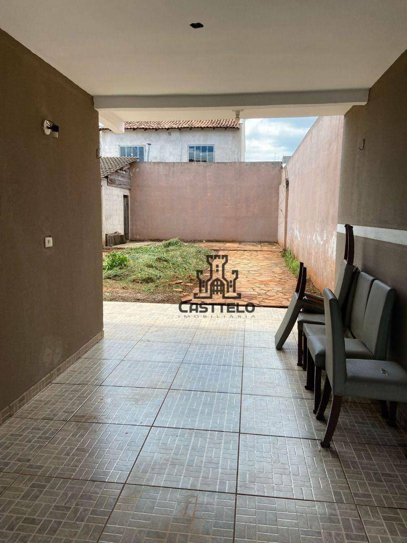 Casa à venda com 3 quartos, 100m² - Foto 4