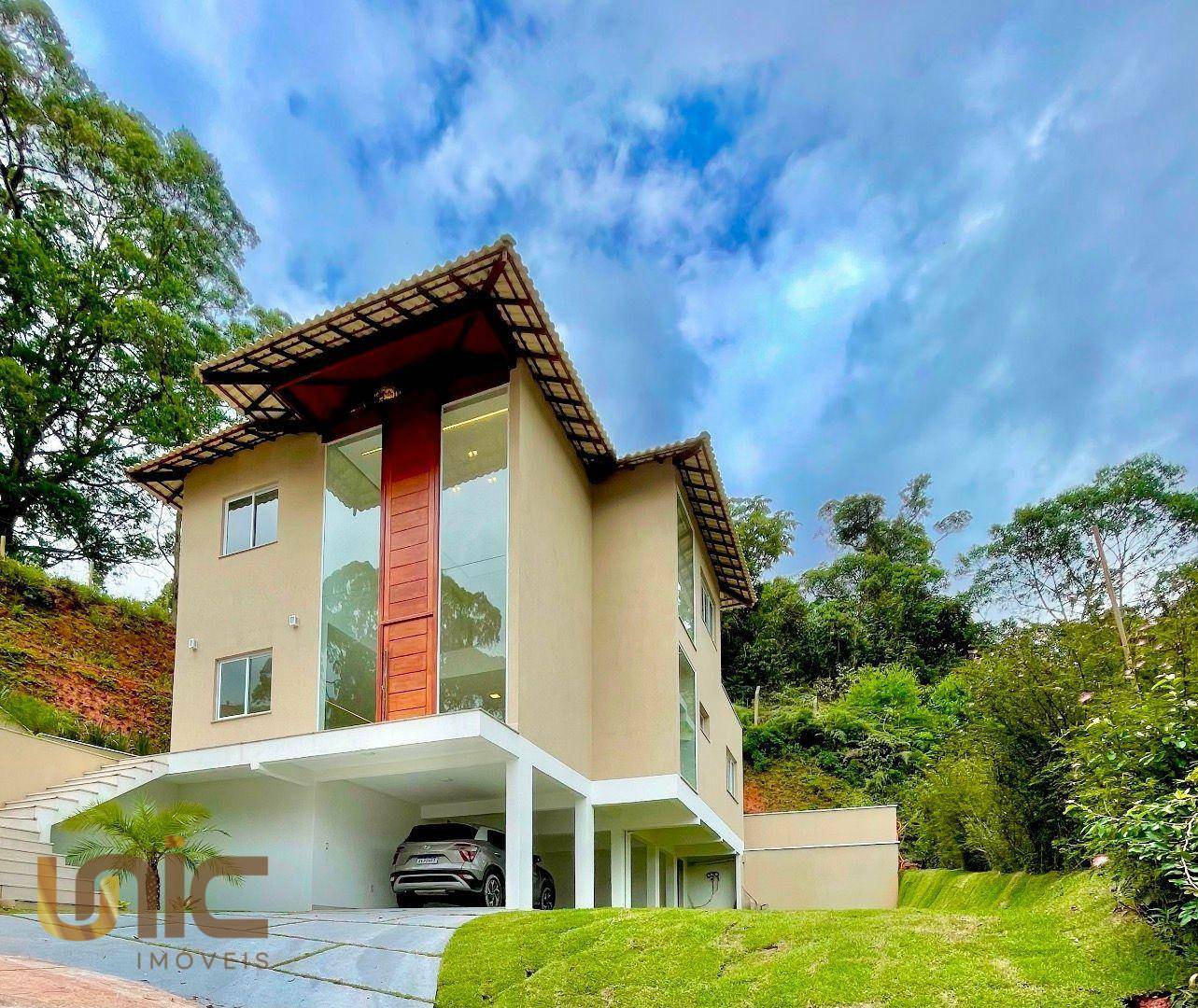 Casa de Condomínio à venda com 3 quartos, 226m² - Foto 1