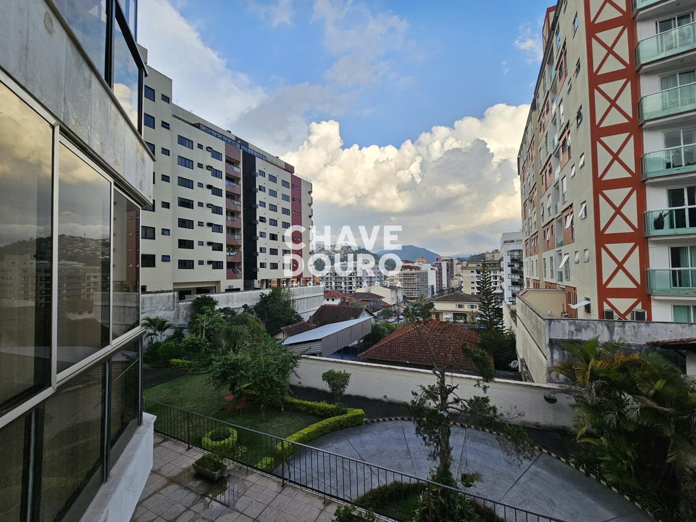 Apartamento à venda com 4 quartos, 257m² - Foto 2