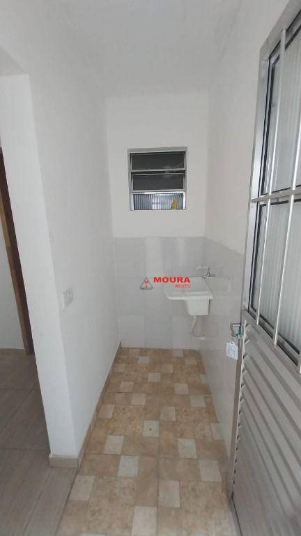 Casa para alugar com 1 quarto, 26m² - Foto 12