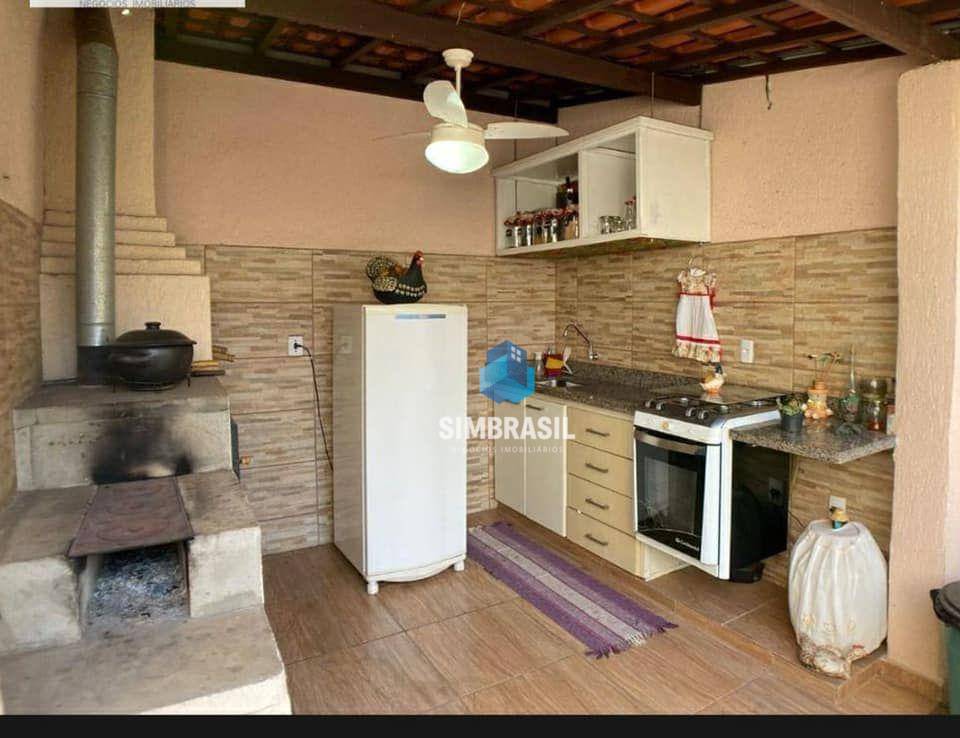 Casa à venda com 3 quartos, 158m² - Foto 2