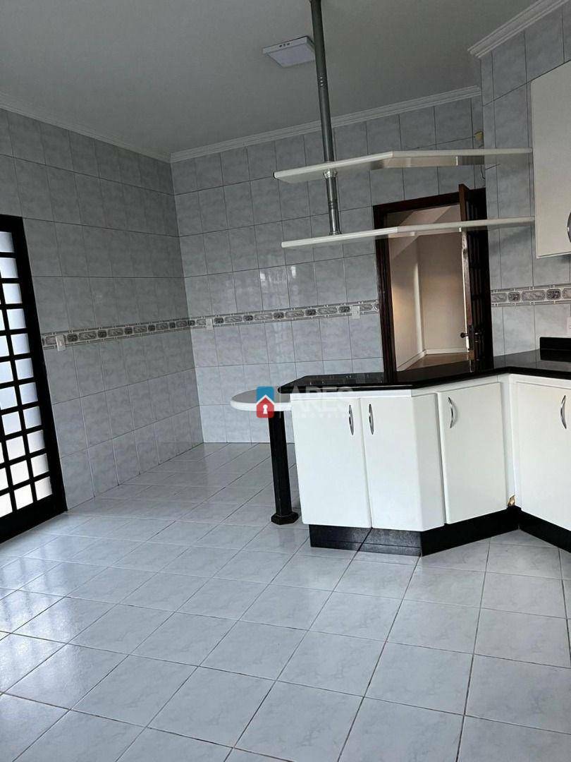 Casa para alugar com 3 quartos, 460m² - Foto 15