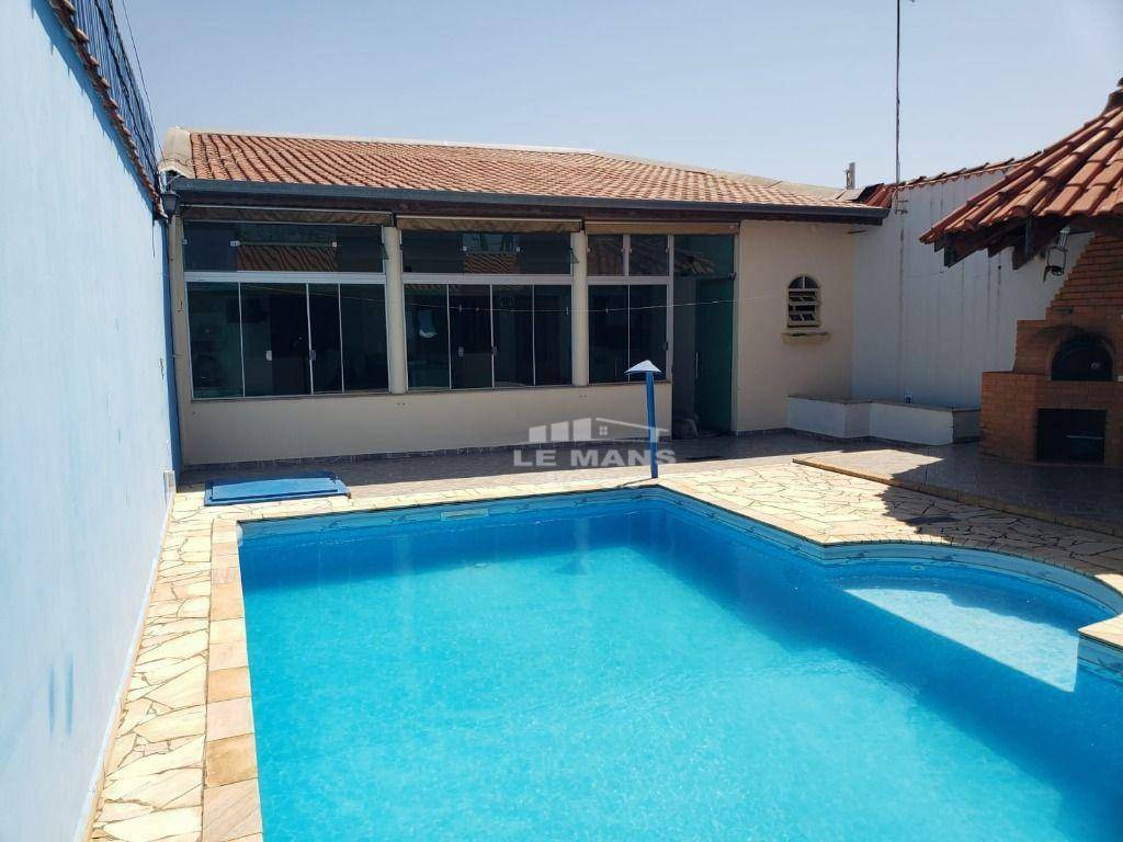 Casa à venda com 2 quartos, 150m² - Foto 1