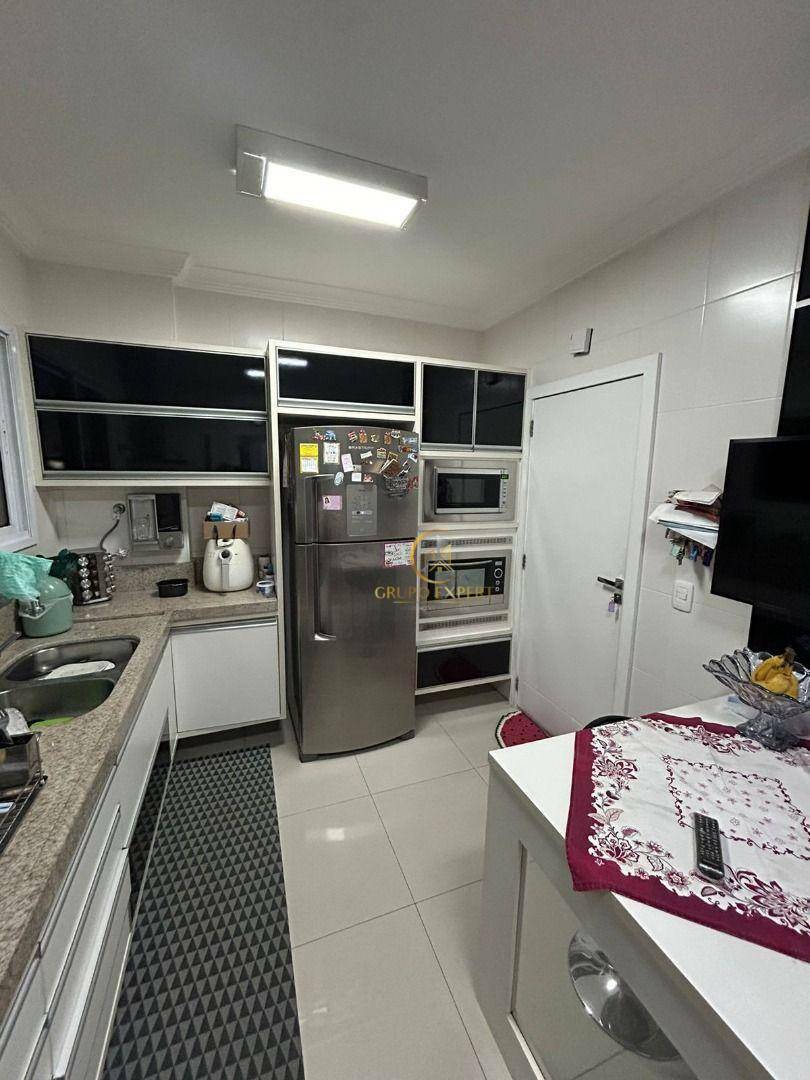 Apartamento para alugar com 3 quartos, 153m² - Foto 18