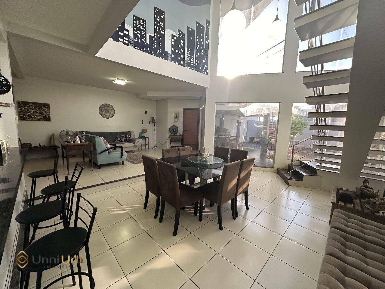 Sobrado, 3 quartos, 192 m² - Foto 1