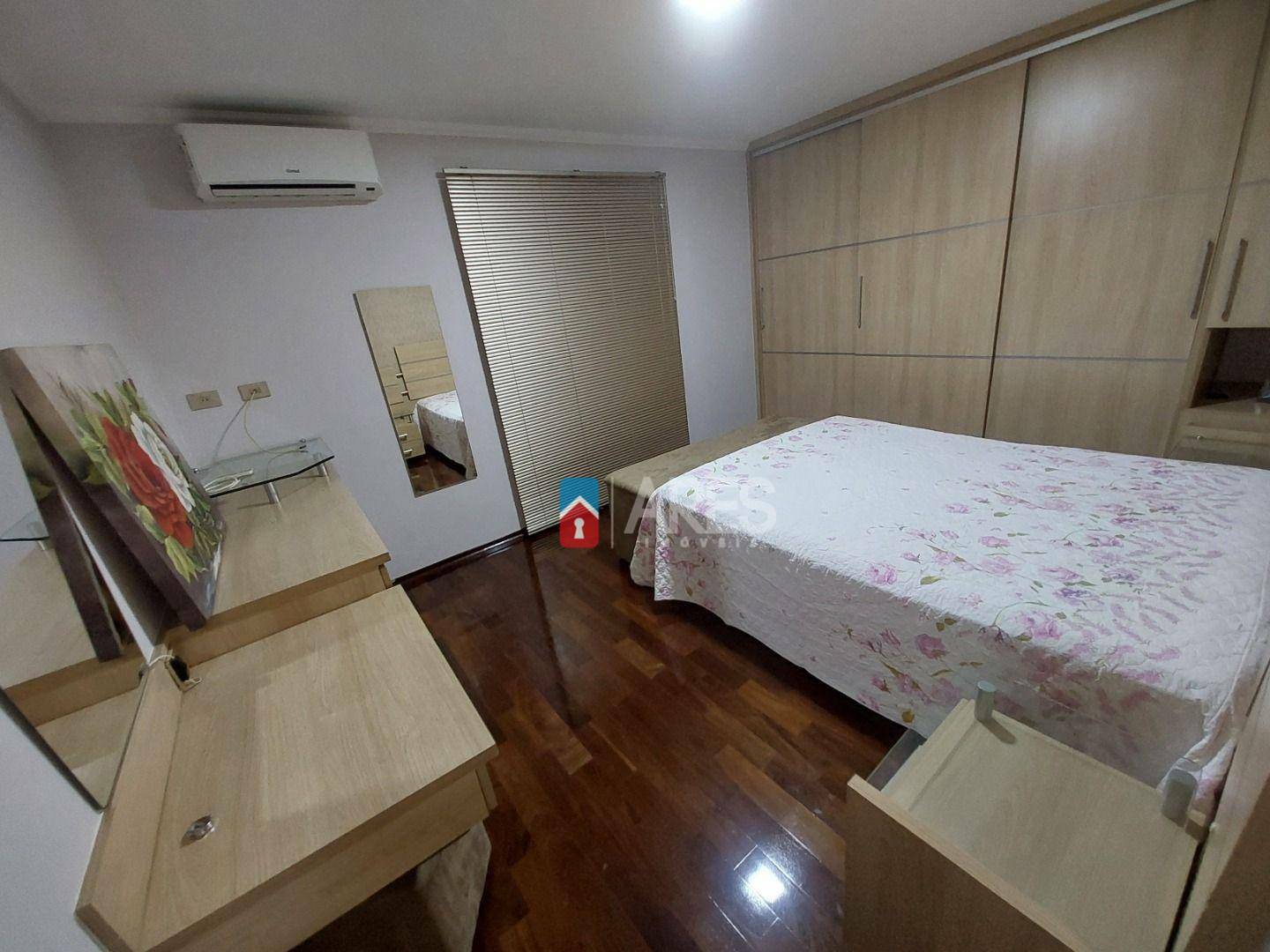 Casa à venda com 3 quartos, 226m² - Foto 10