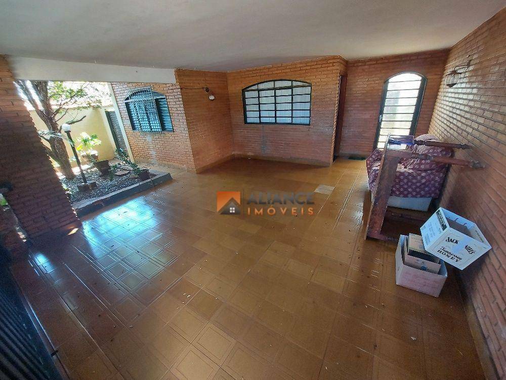 Casa à venda com 3 quartos, 131m² - Foto 3