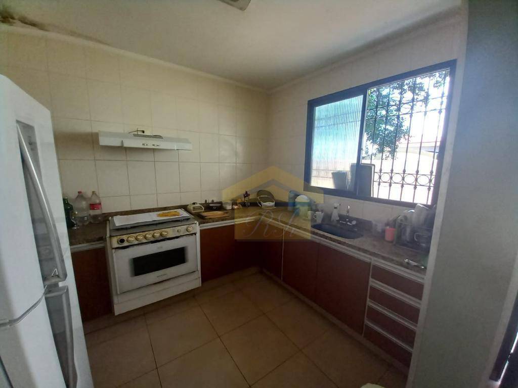 Casa à venda com 4 quartos, 300m² - Foto 3