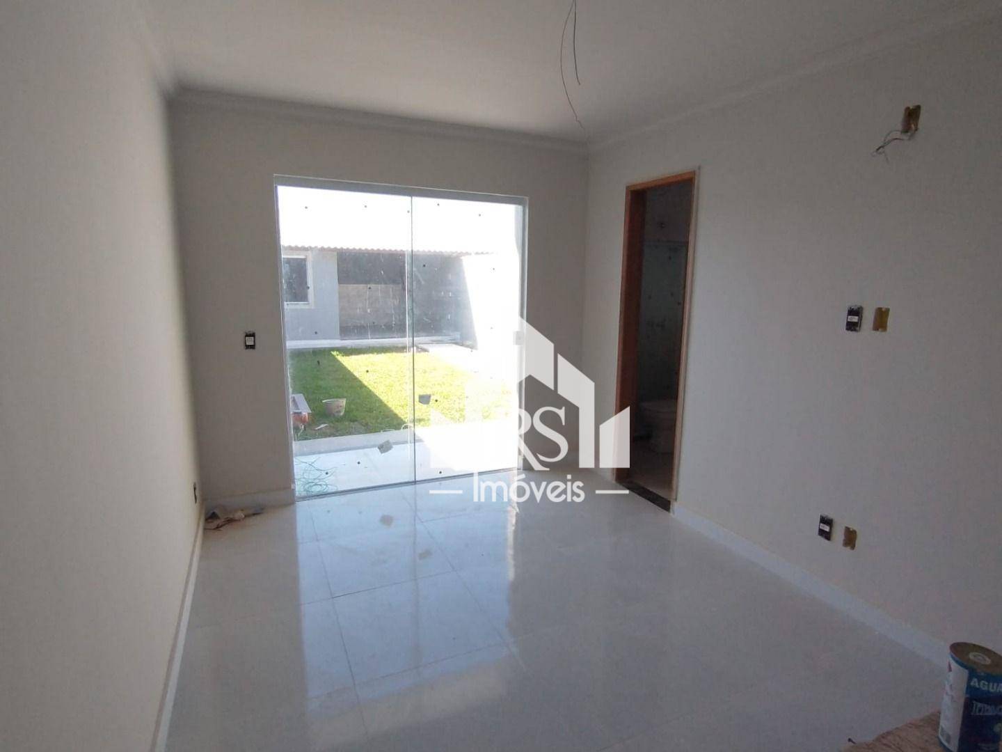 Casa à venda com 3 quartos, 105m² - Foto 2