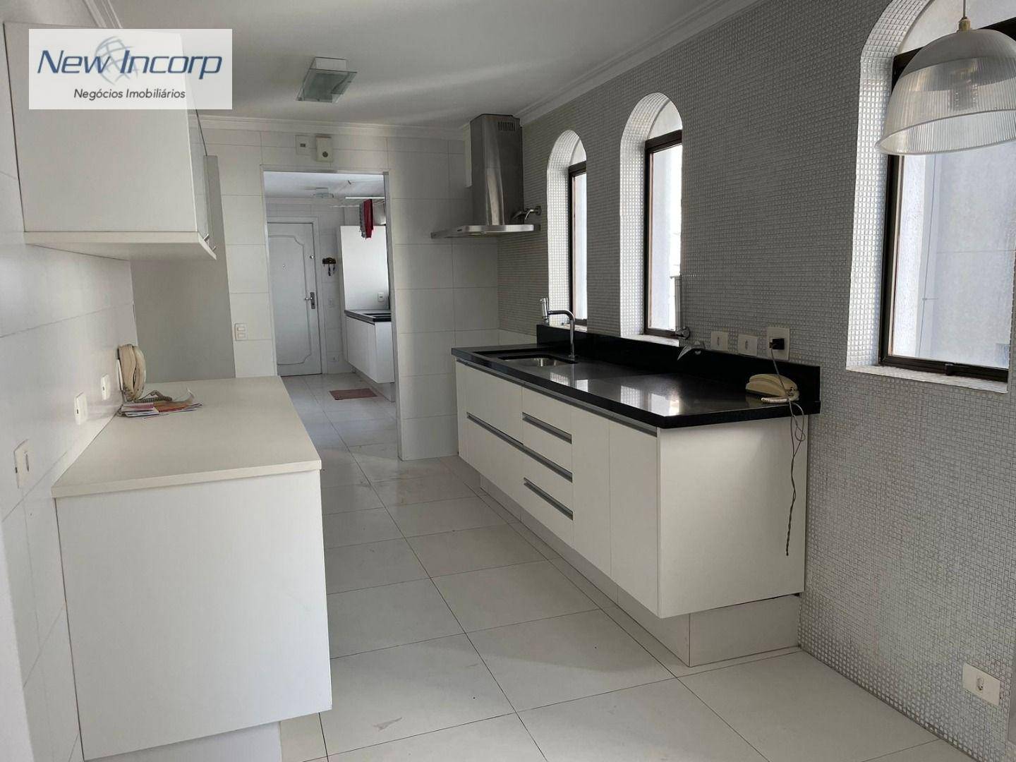 Apartamento à venda com 4 quartos, 190m² - Foto 2