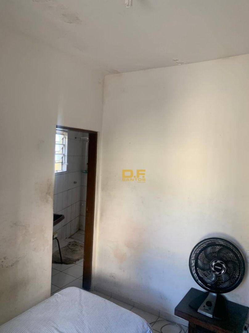 Casa à venda com 2 quartos, 1m² - Foto 13