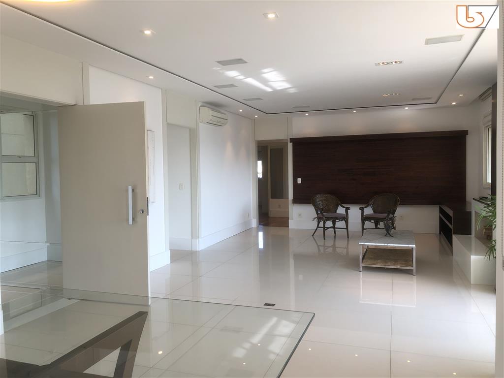 Apartamento para alugar com 3 quartos, 201m² - Foto 4