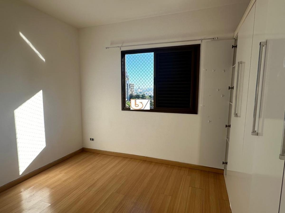 Apartamento para alugar com 3 quartos, 128m² - Foto 4