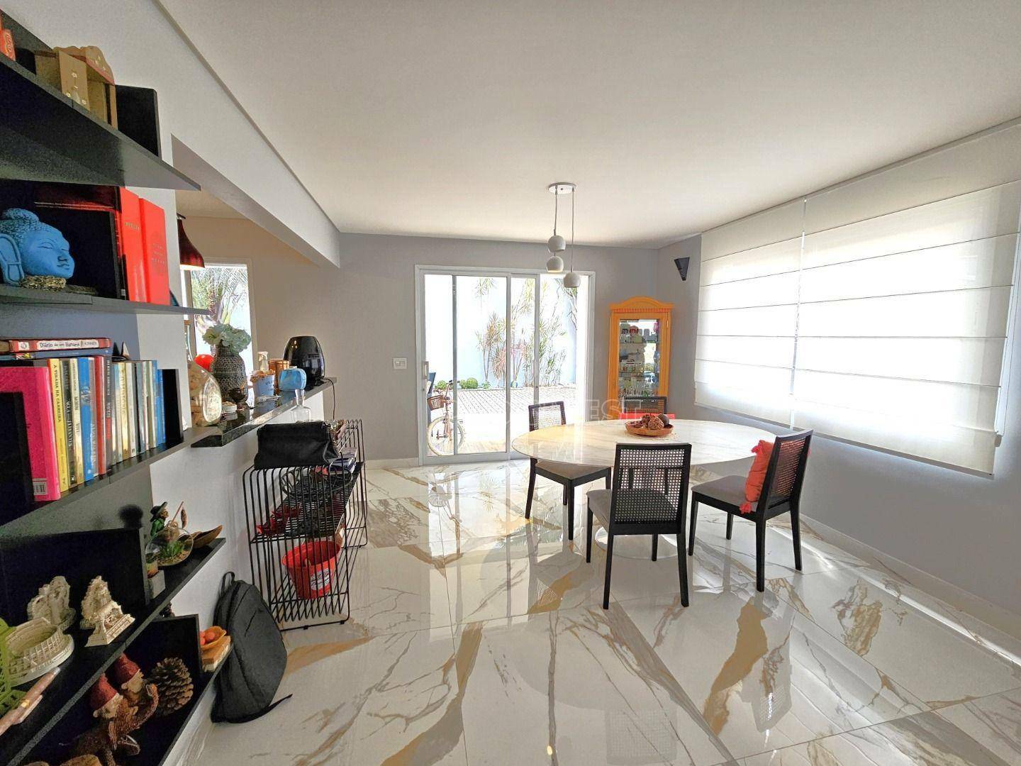 Casa de Condomínio à venda com 4 quartos, 220m² - Foto 8