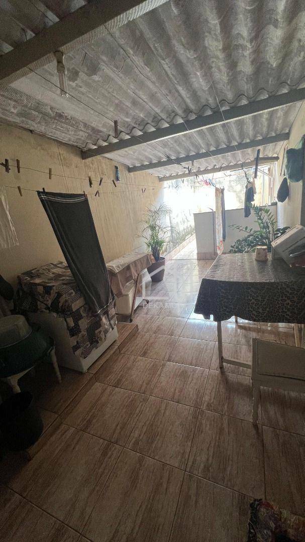 Casa à venda com 3 quartos, 250M2 - Foto 1