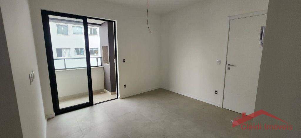 Apartamento à venda com 2 quartos, 65m² - Foto 8