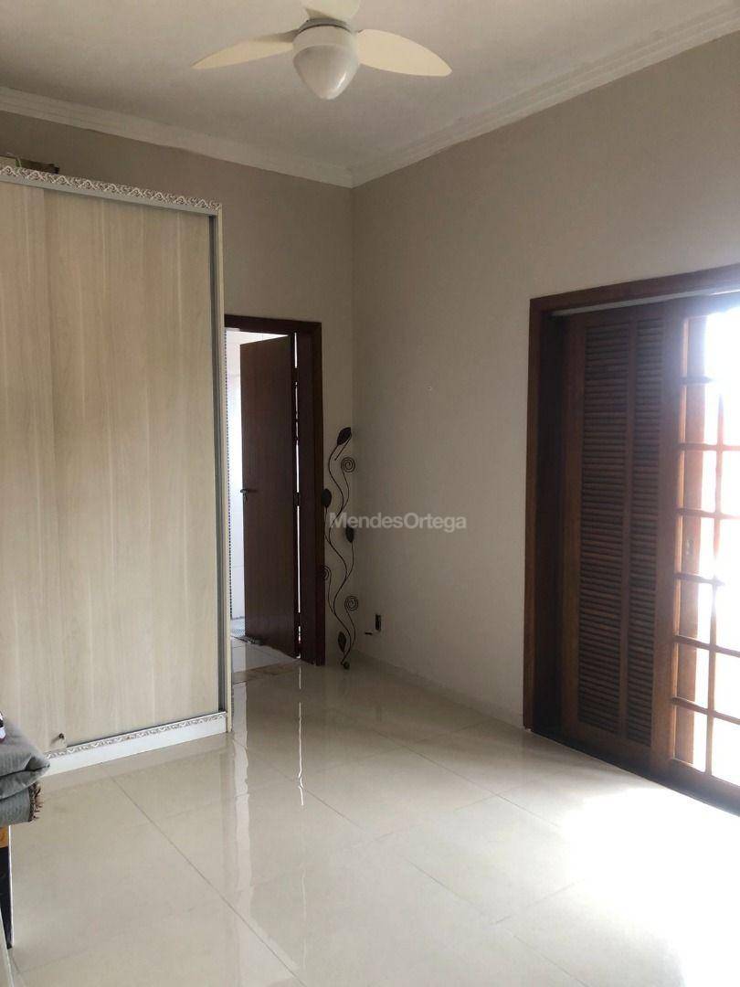 Casa à venda com 3 quartos, 381m² - Foto 4