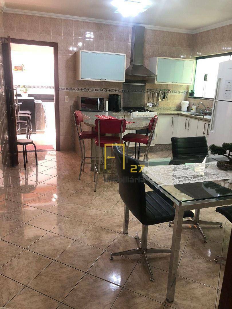 Sobrado à venda com 3 quartos, 220m² - Foto 44