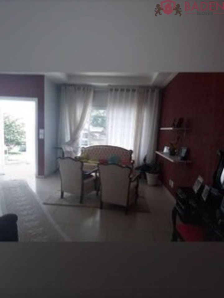 Casa à venda com 4 quartos, 280m² - Foto 3