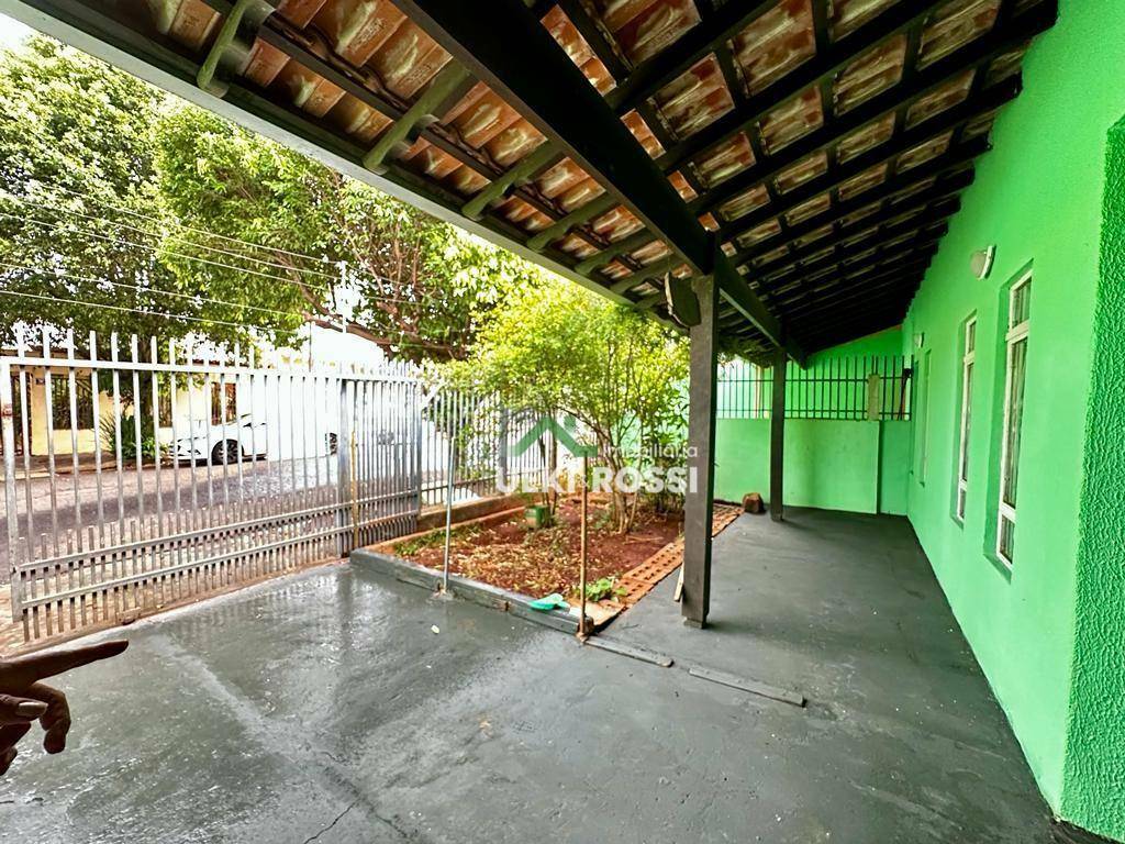 Casa à venda com 2 quartos, 123m² - Foto 2