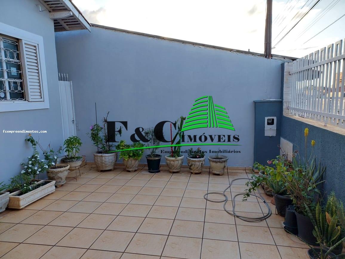 Casa à venda com 3 quartos, 200m² - Foto 15