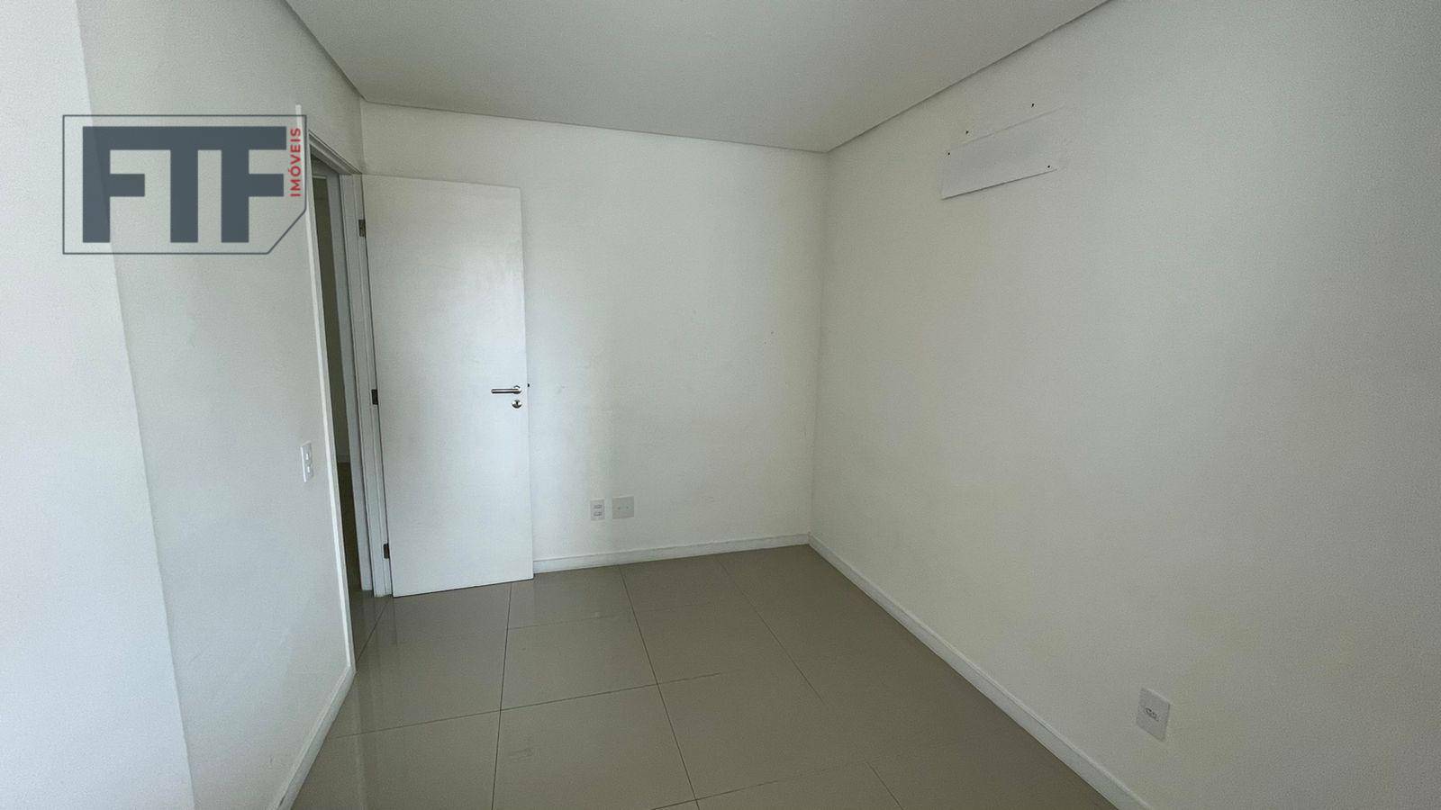 Apartamento à venda com 3 quartos, 110m² - Foto 1