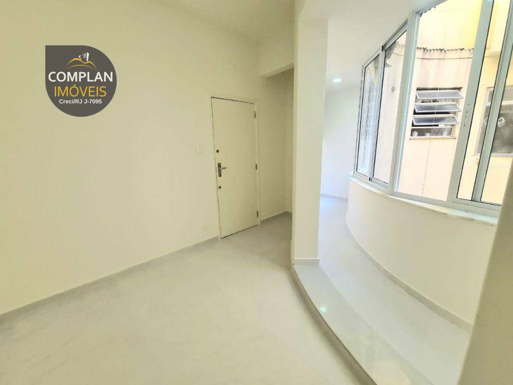 Apartamento à venda com 1 quarto, 40m² - Foto 2