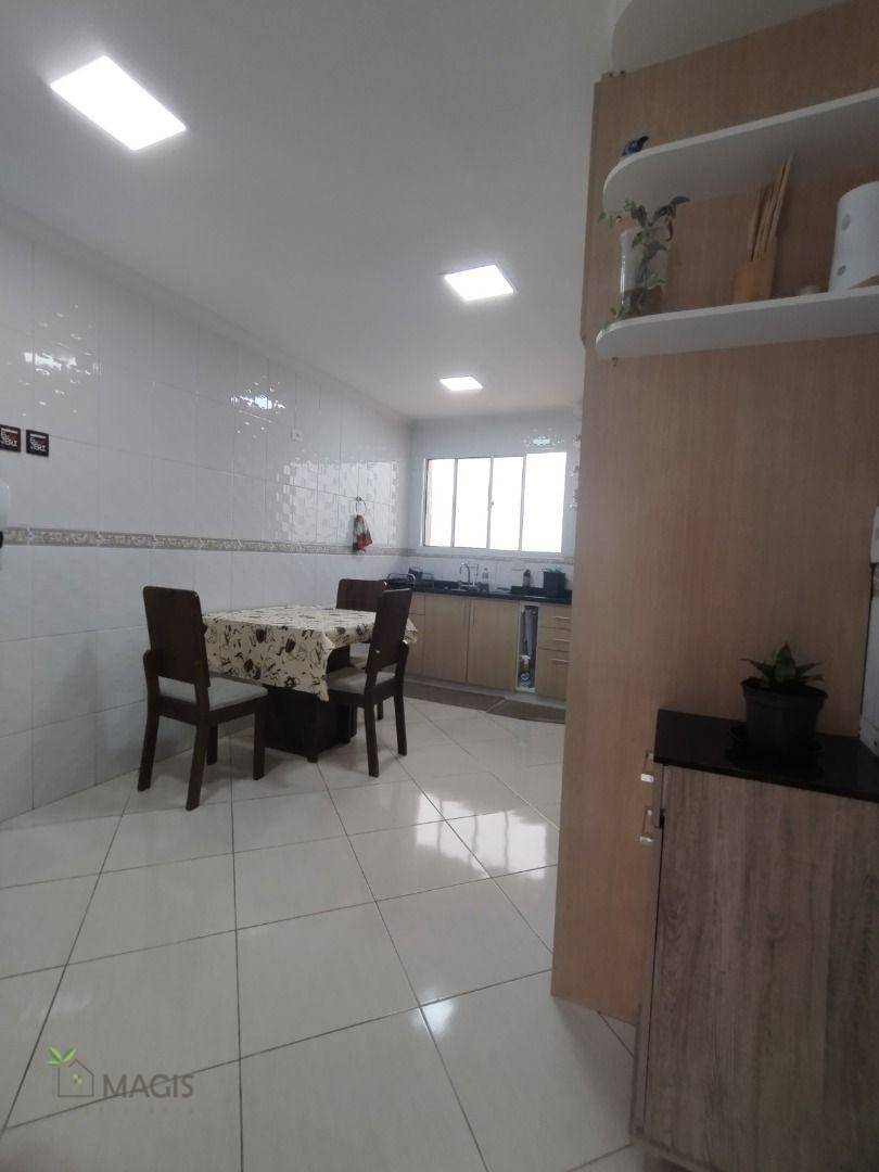 Casa de Condomínio à venda com 3 quartos, 160m² - Foto 2