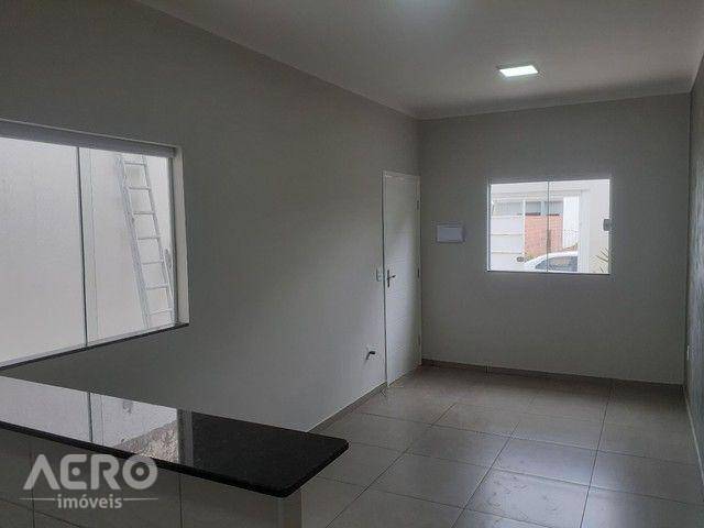 Casa à venda com 3 quartos, 70m² - Foto 2