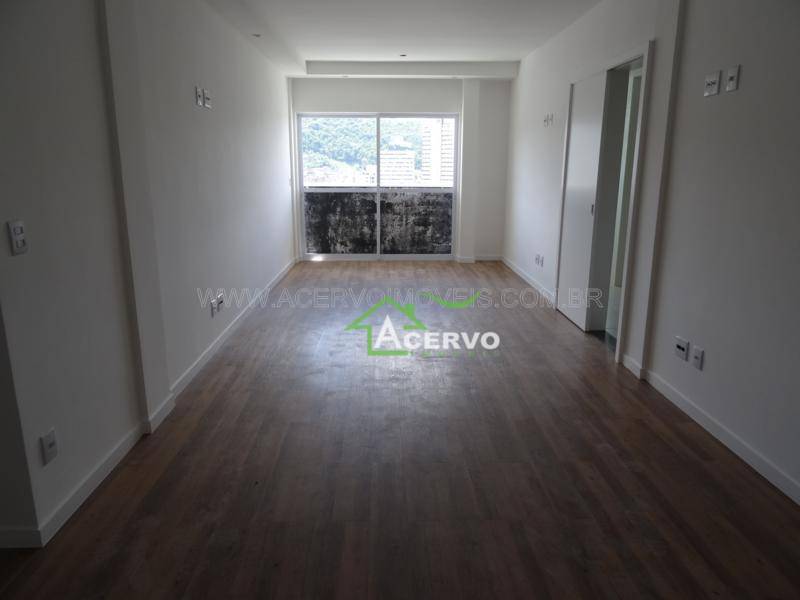 Apartamento à venda com 3 quartos, 172m² - Foto 2