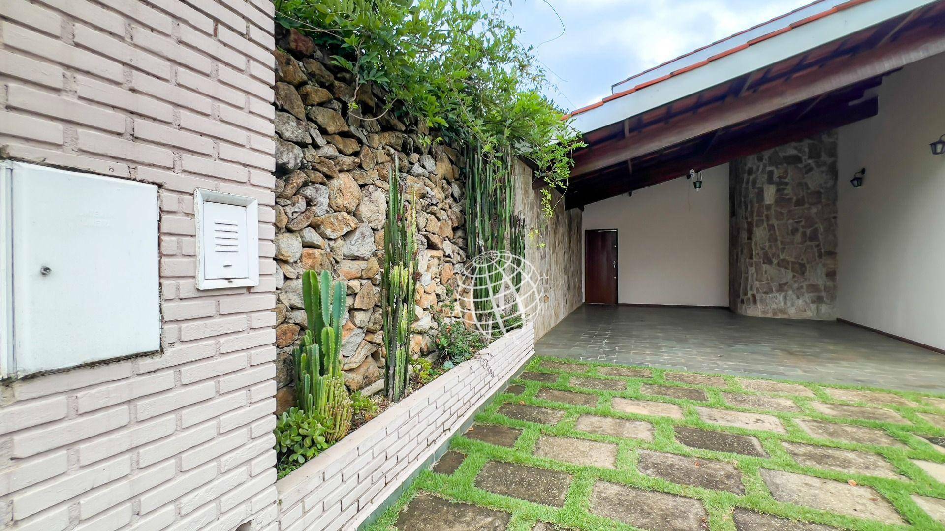 Casa à venda com 3 quartos, 302m² - Foto 5