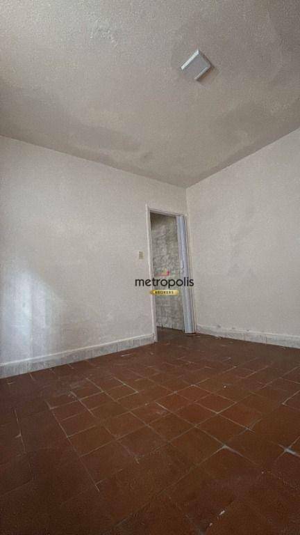 Casa para alugar com 2 quartos, 250m² - Foto 12