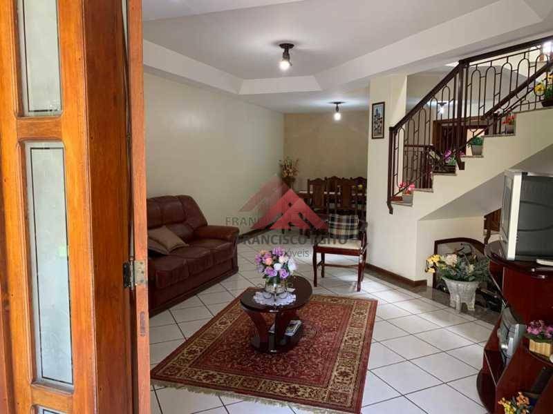 Casa à venda com 4 quartos, 360m² - Foto 1