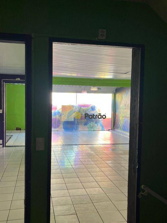 Casa para alugar com 3 quartos, 420m² - Foto 8