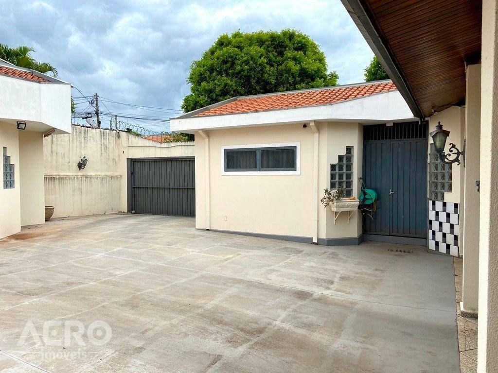 Casa à venda com 6 quartos, 218m² - Foto 30