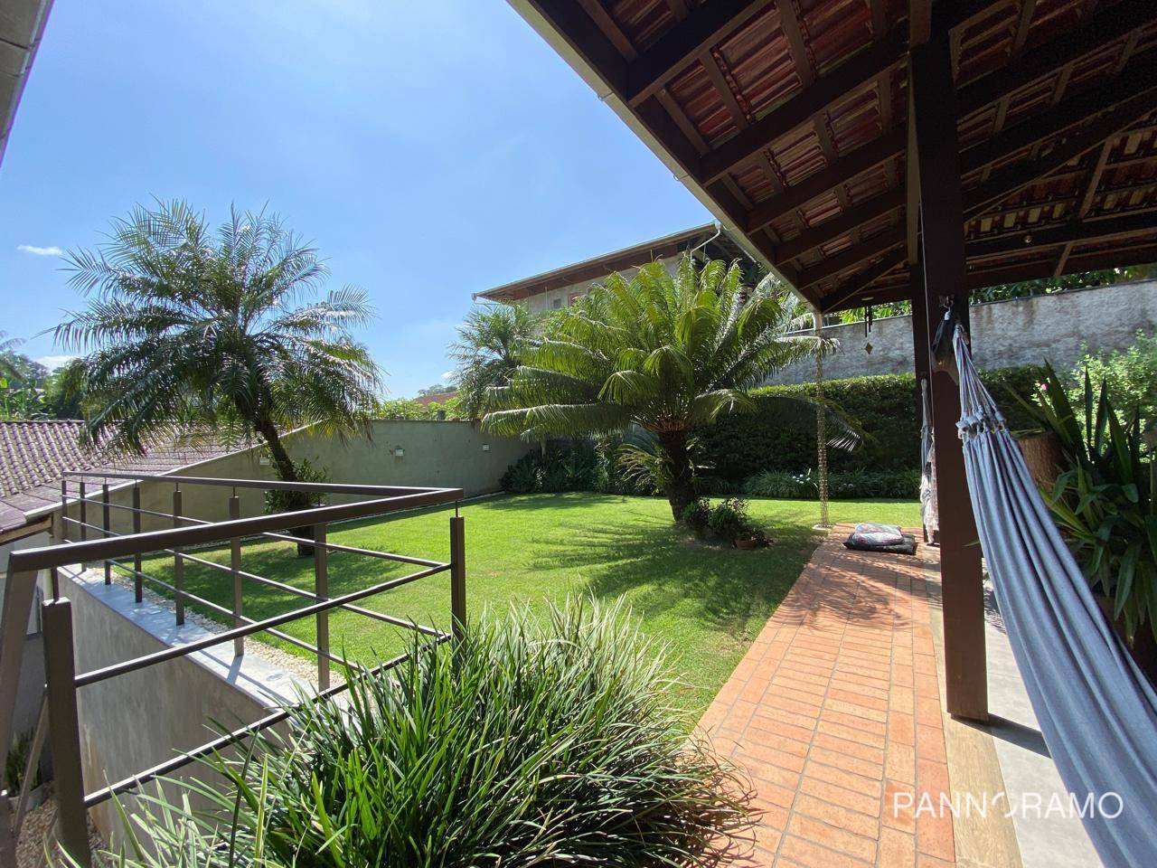 Casa, 4 quartos, 215 m² - Foto 1