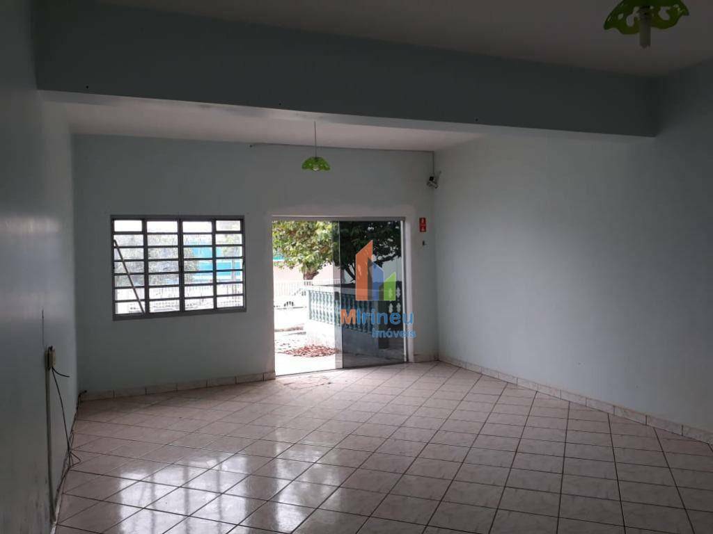 Casa à venda com 3 quartos, 200m² - Foto 4