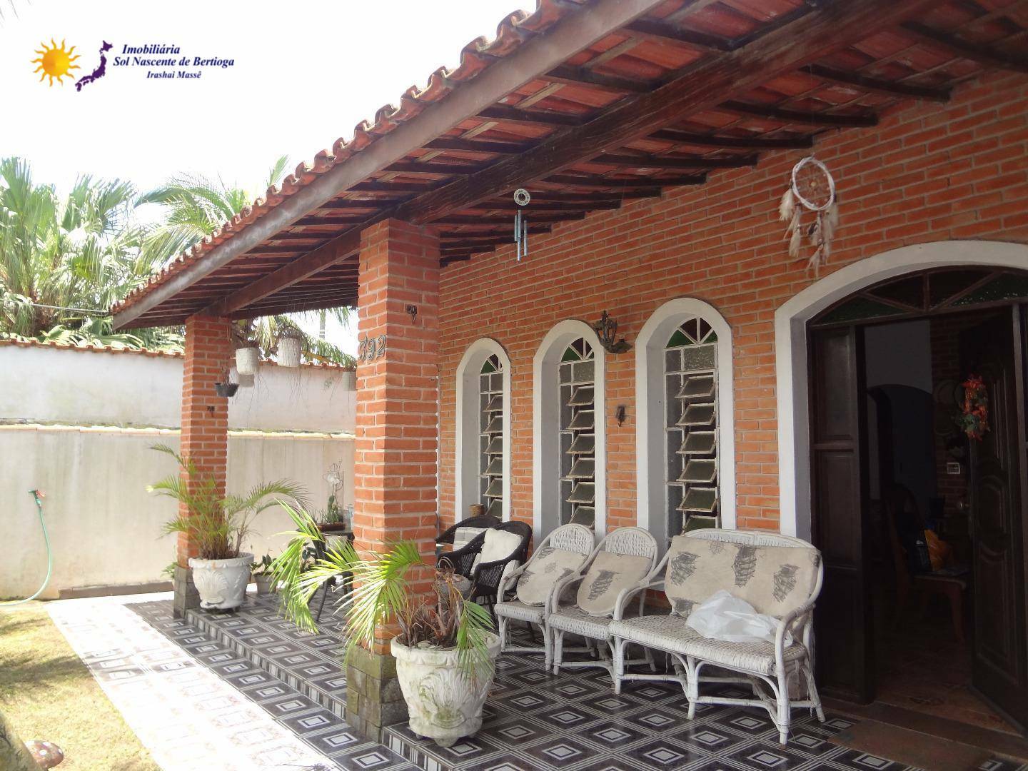 Casa à venda com 3 quartos, 200m² - Foto 2