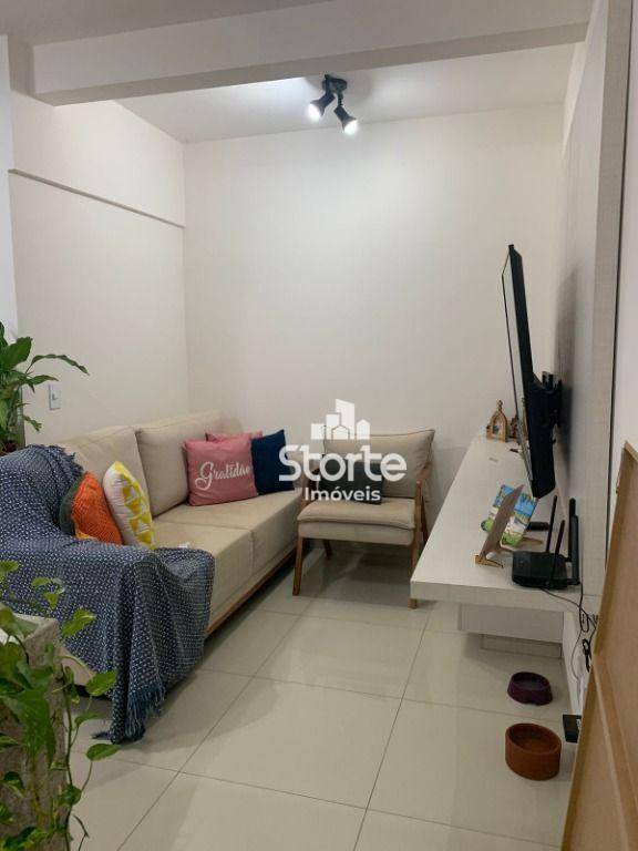 Apartamento à venda com 2 quartos, 62m² - Foto 2