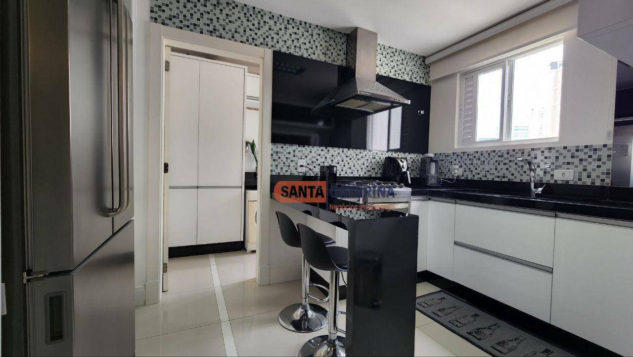 Apartamento à venda com 3 quartos, 130m² - Foto 8