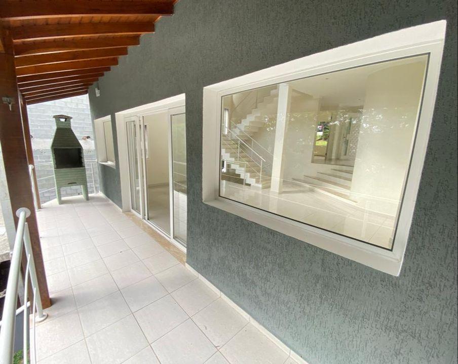 Casa de Condomínio à venda com 4 quartos, 330m² - Foto 3