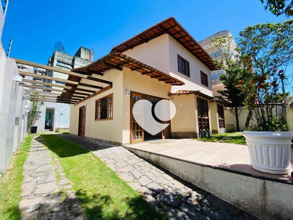 Casa de Condomínio à venda com 6 quartos, 215m² - Foto 3