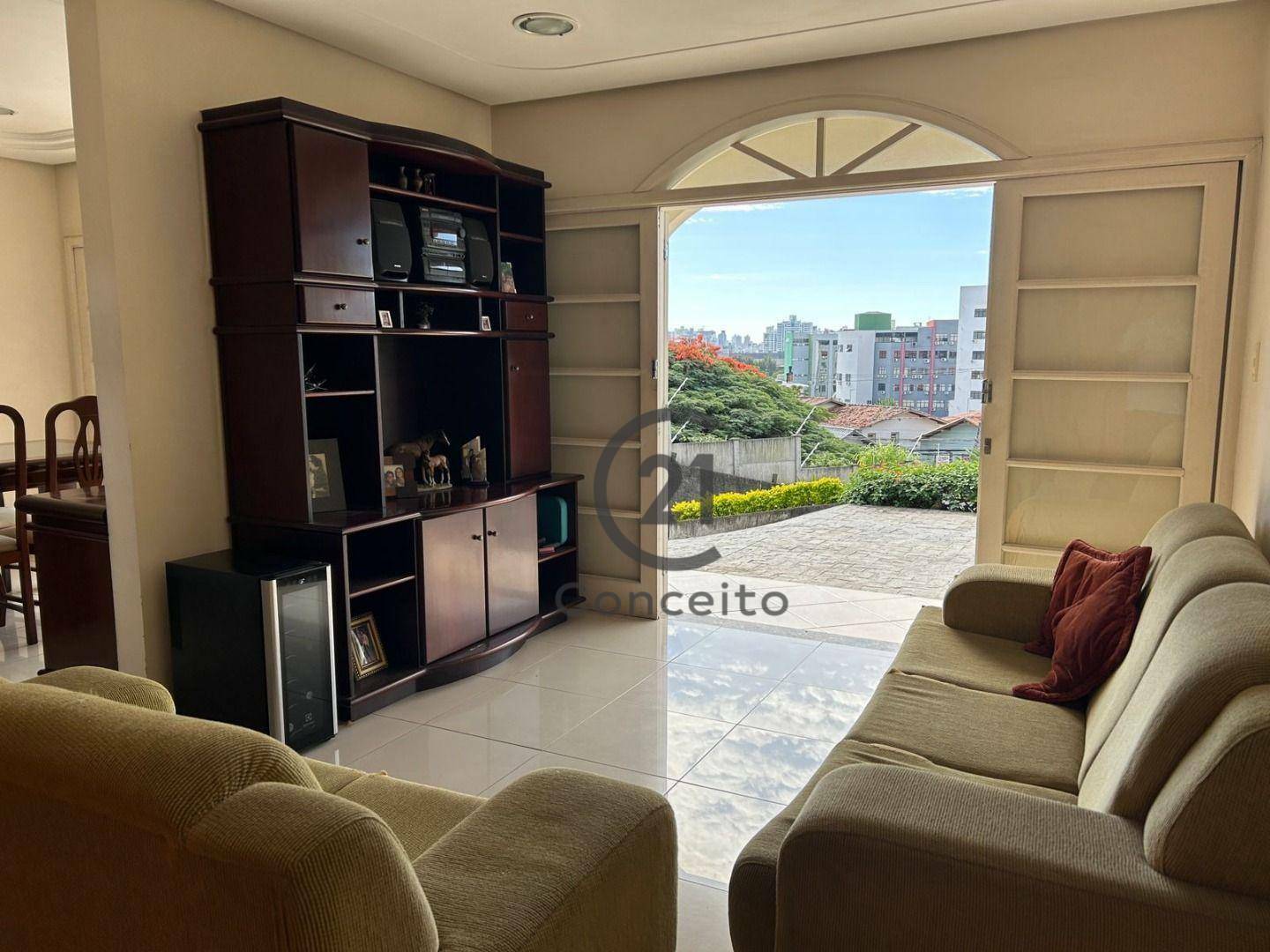 Casa à venda com 4 quartos, 211m² - Foto 8