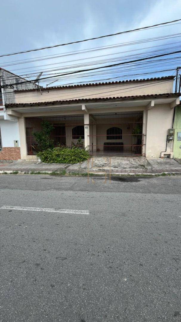 Casa, 3 quartos, 220 m² - Foto 1